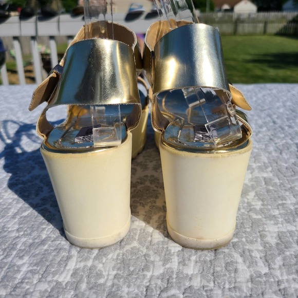 Steve Madden Surfside Vintage Platform Metallic Gold Sandal - Picture 4 of 13